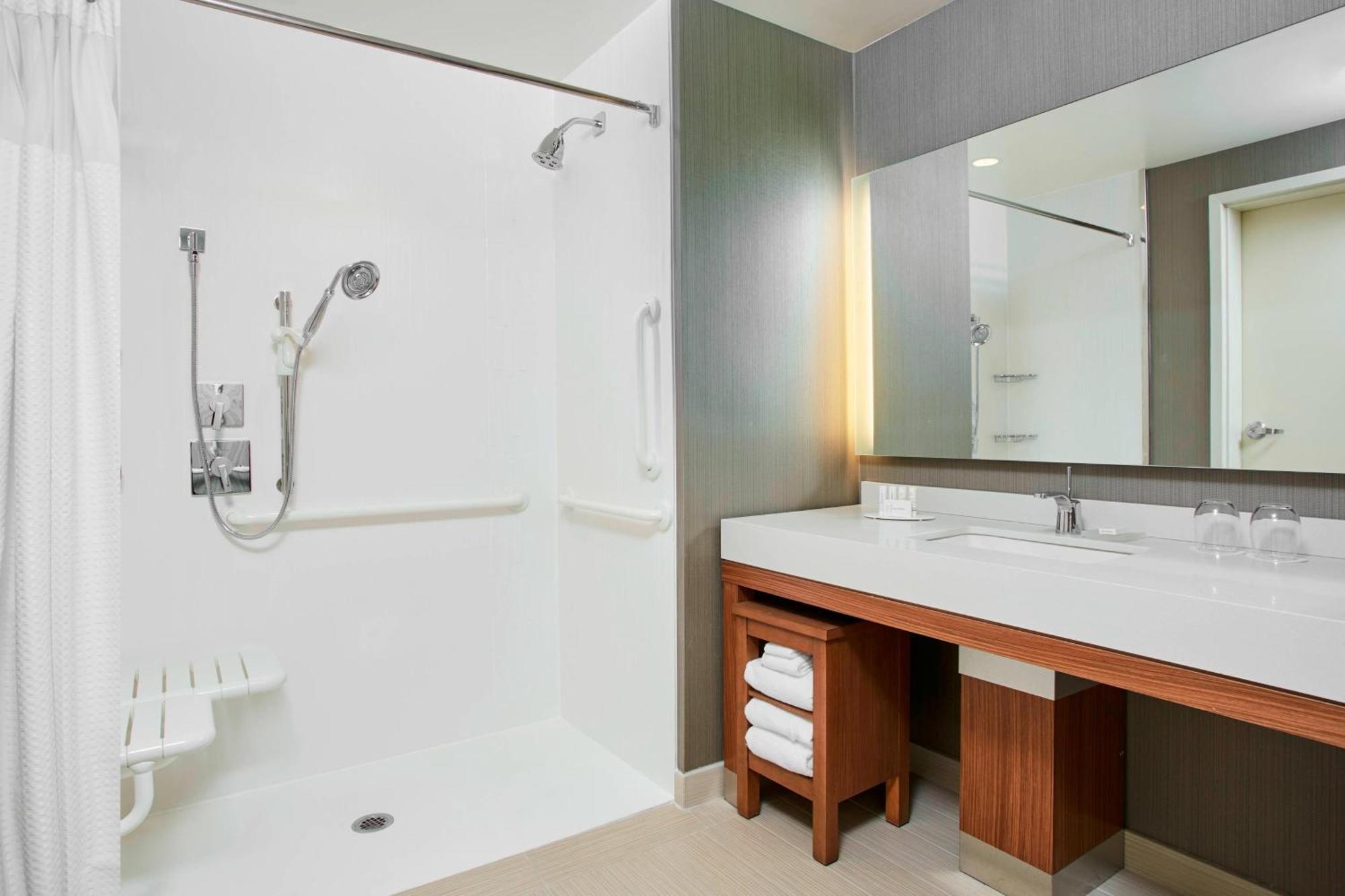 Courtyard By Marriott Erie Bayfront Hotel Kültér fotó